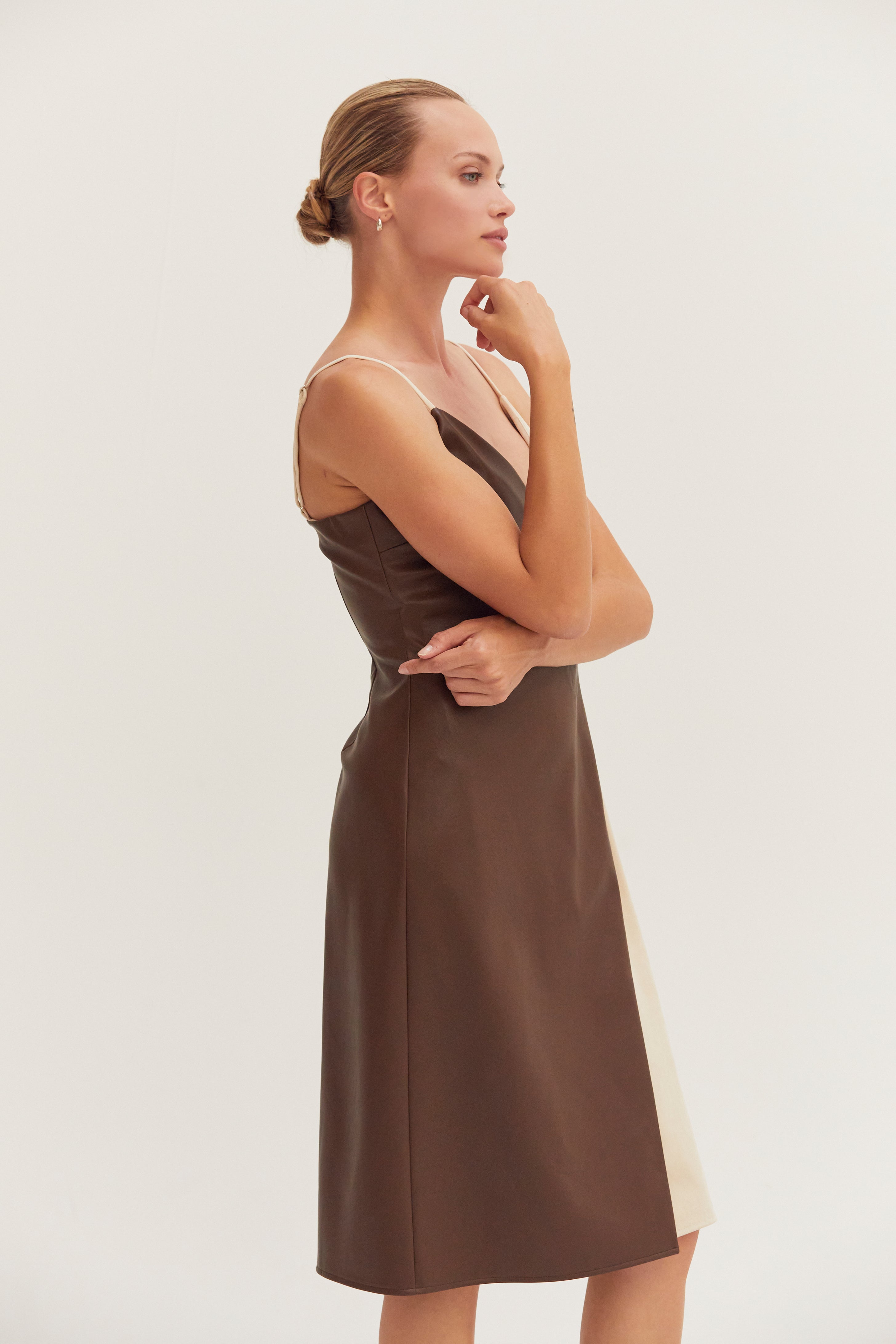 Robe midi portefeuille en techniques mixtes