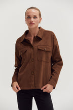 Chemisier-veste boutonnée en faux suède avec poches plaquées