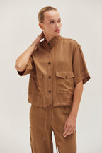 Veste utilitaire légère à manches courtes, boutonnée sur le devant, avec ourlet à cordon de serrage