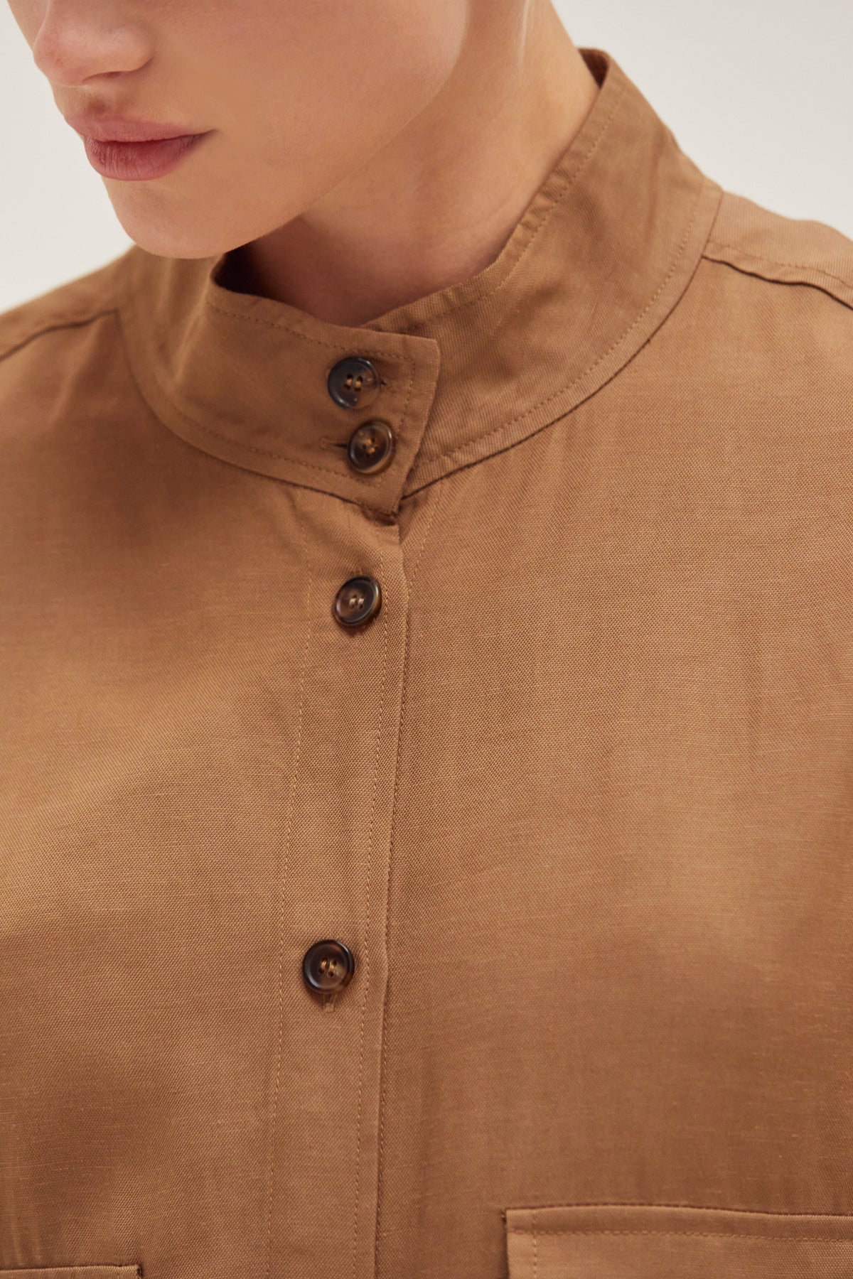 Veste utilitaire légère à manches courtes, boutonnée sur le devant, avec ourlet à cordon de serrage