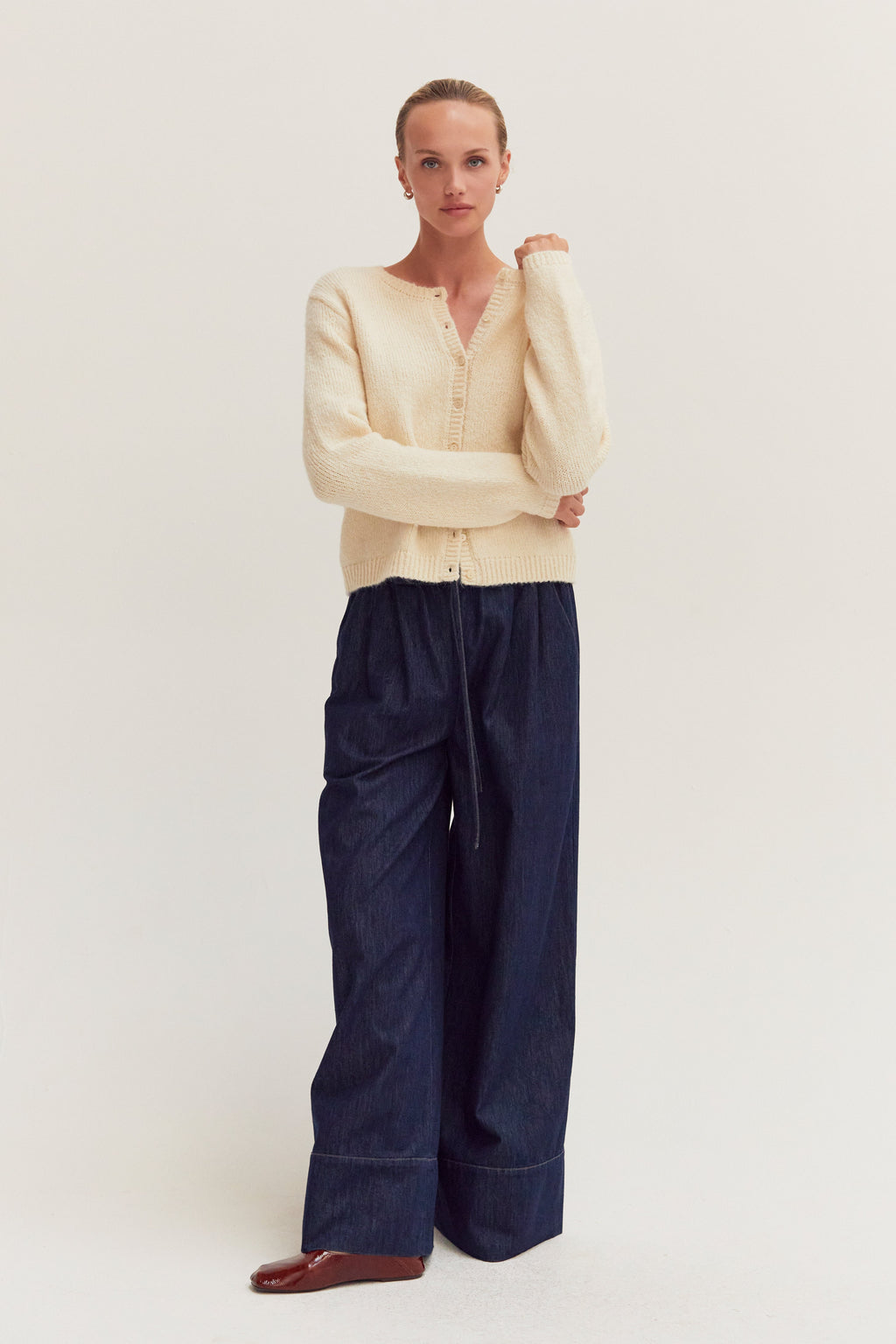 Gilet ras-du-cou en tricot côtelé boutonné en laine mélangée pour femme