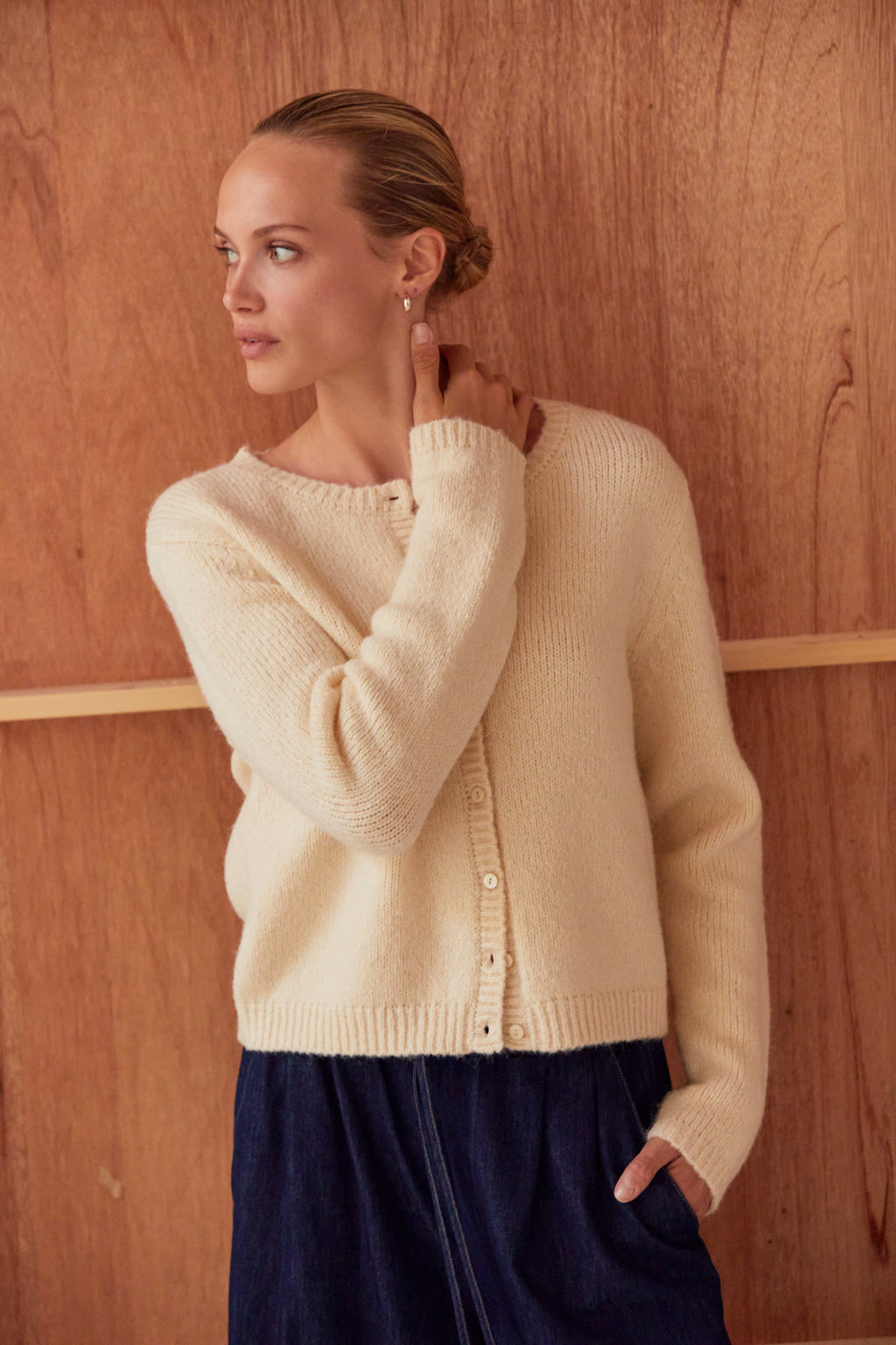 Gilet ras-du-cou en tricot côtelé boutonné en laine mélangée pour femme
