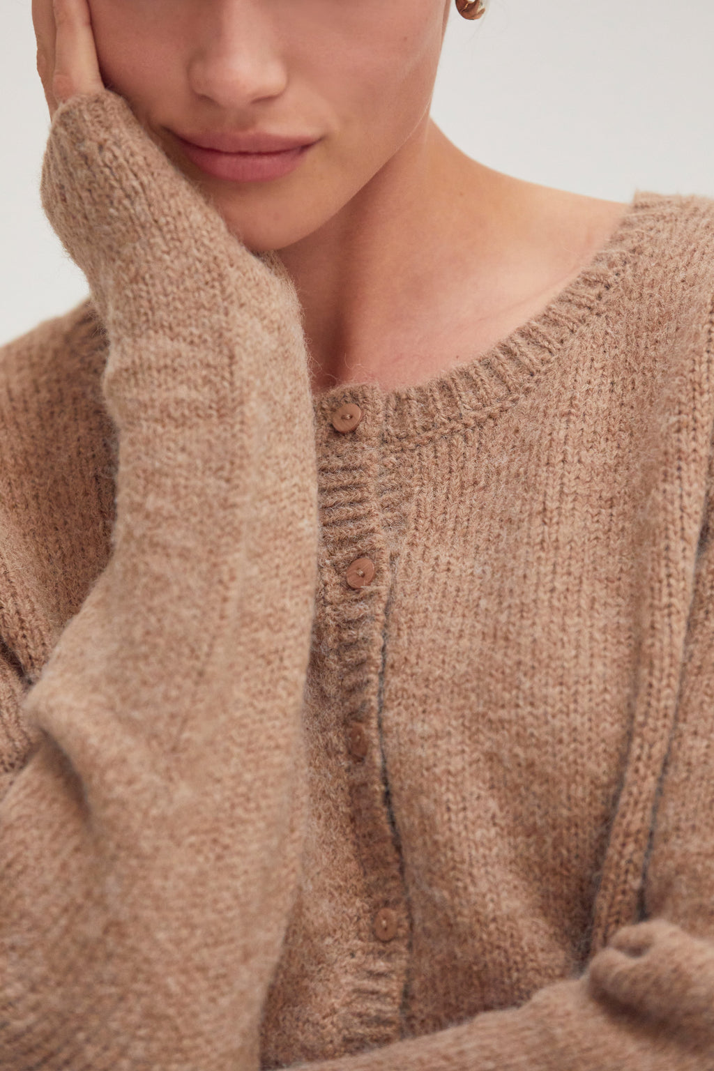 Gilet ras-du-cou en tricot côtelé boutonné en laine mélangée pour femme