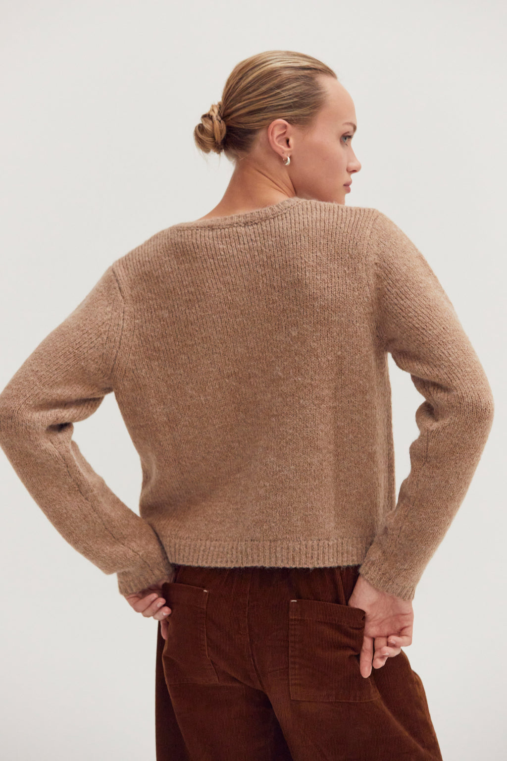 Gilet ras-du-cou en tricot côtelé boutonné en laine mélangée pour femme