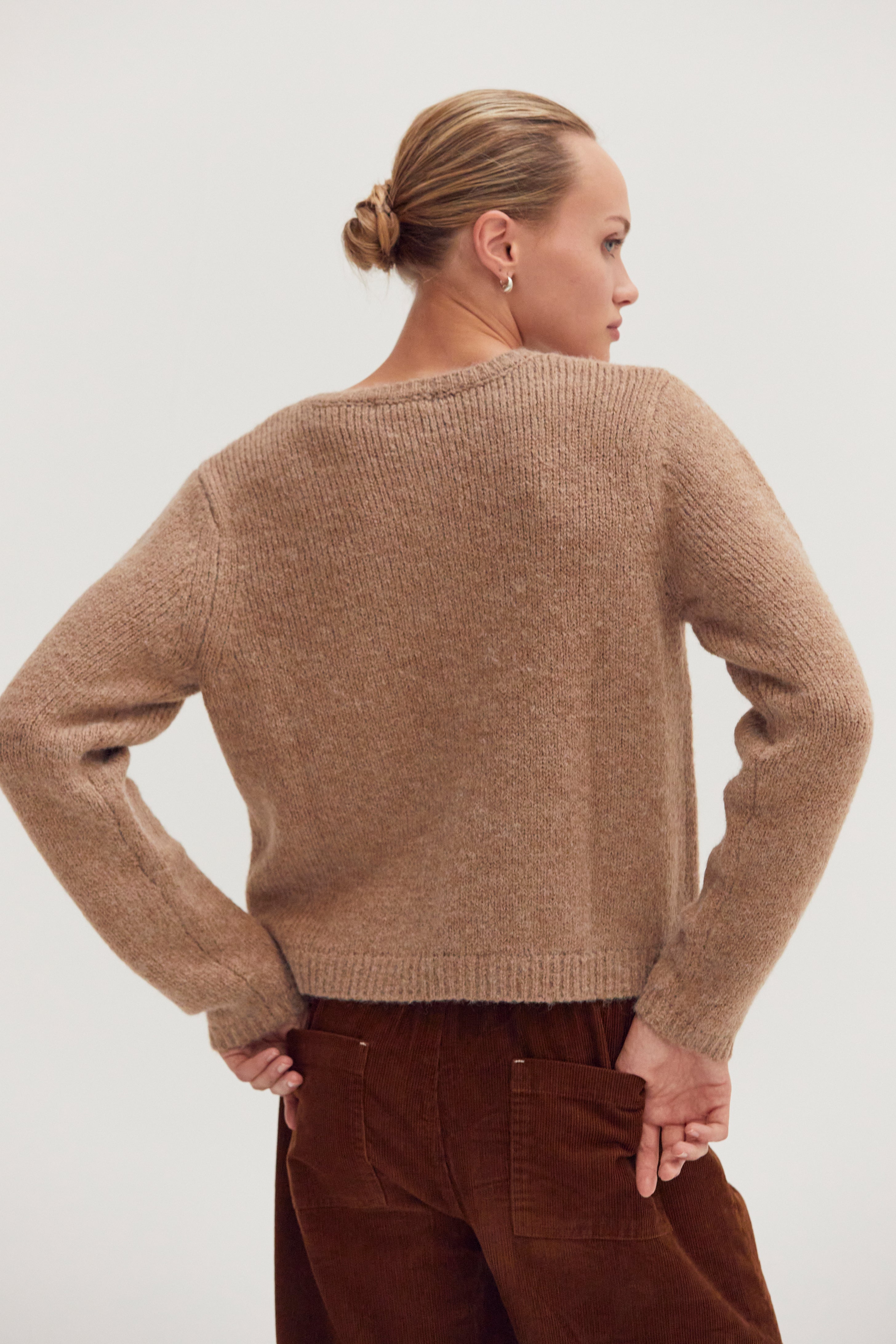 Gilet ras-du-cou en tricot côtelé boutonné en laine mélangée pour femme