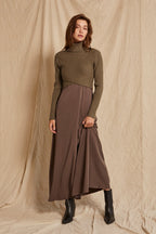 Ensemble deux pièces pull court côtelé à col roulé et robe longue