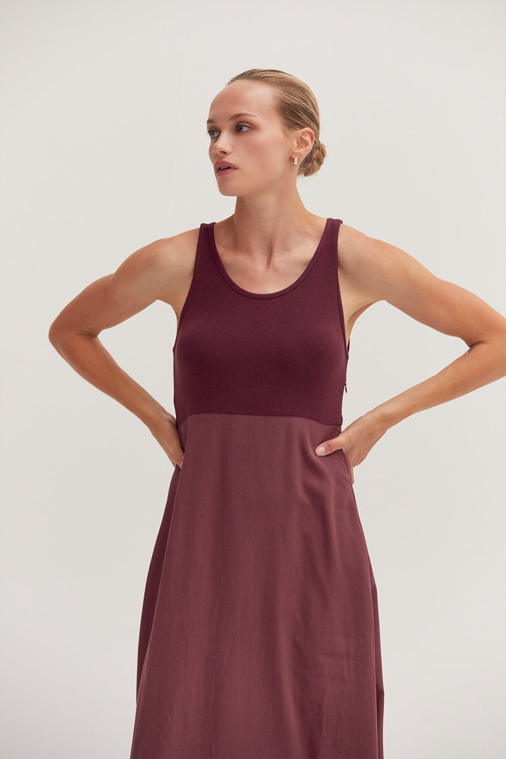 Ensemble deux pièces pull court côtelé à col roulé et robe longue