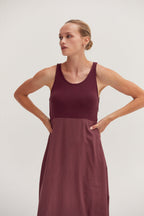 Ensemble deux pièces pull court côtelé à col roulé et robe longue