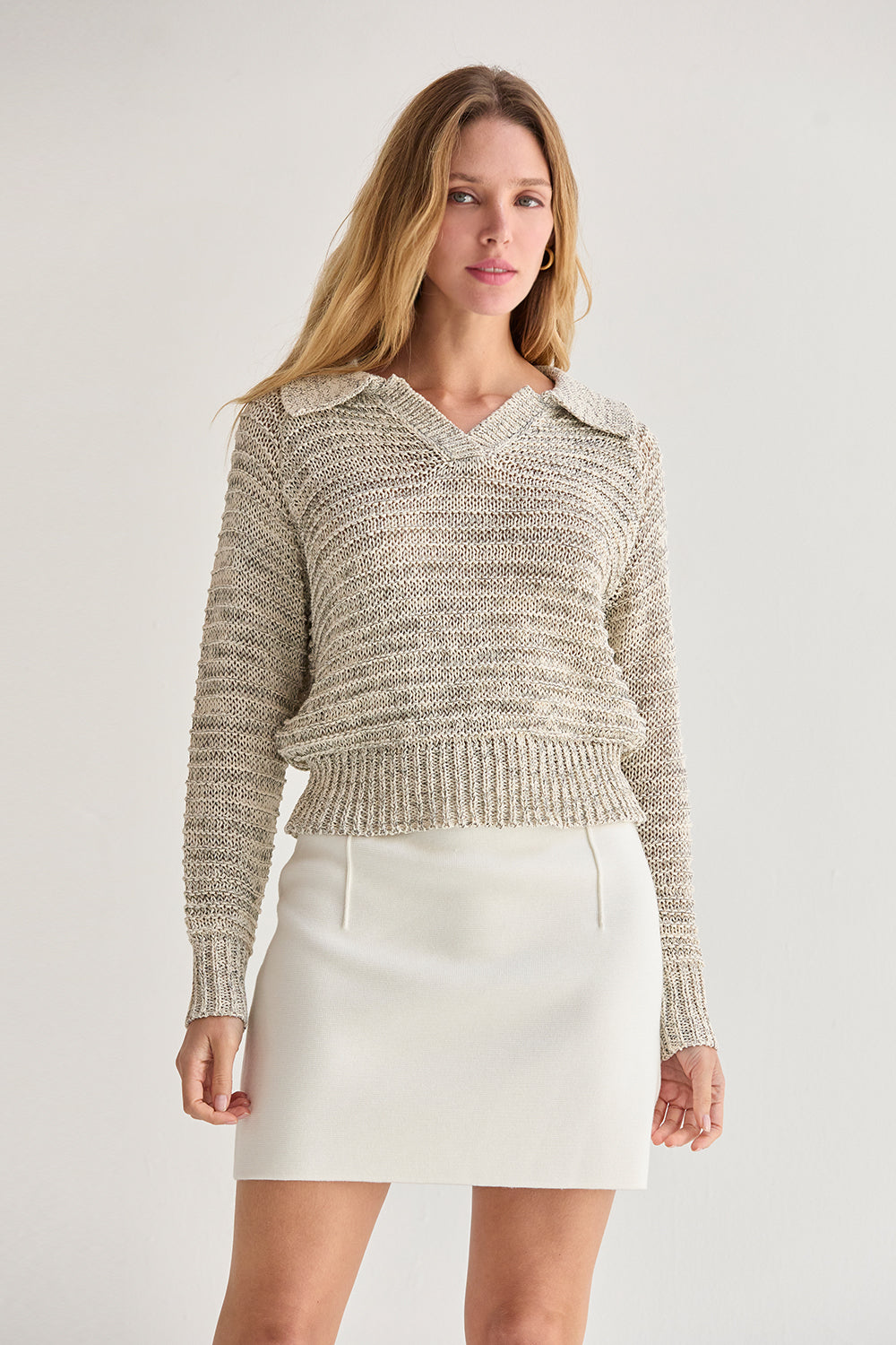 Pull en tricot chiné à col polo et encolure en V, manches longues et coupe décontractée