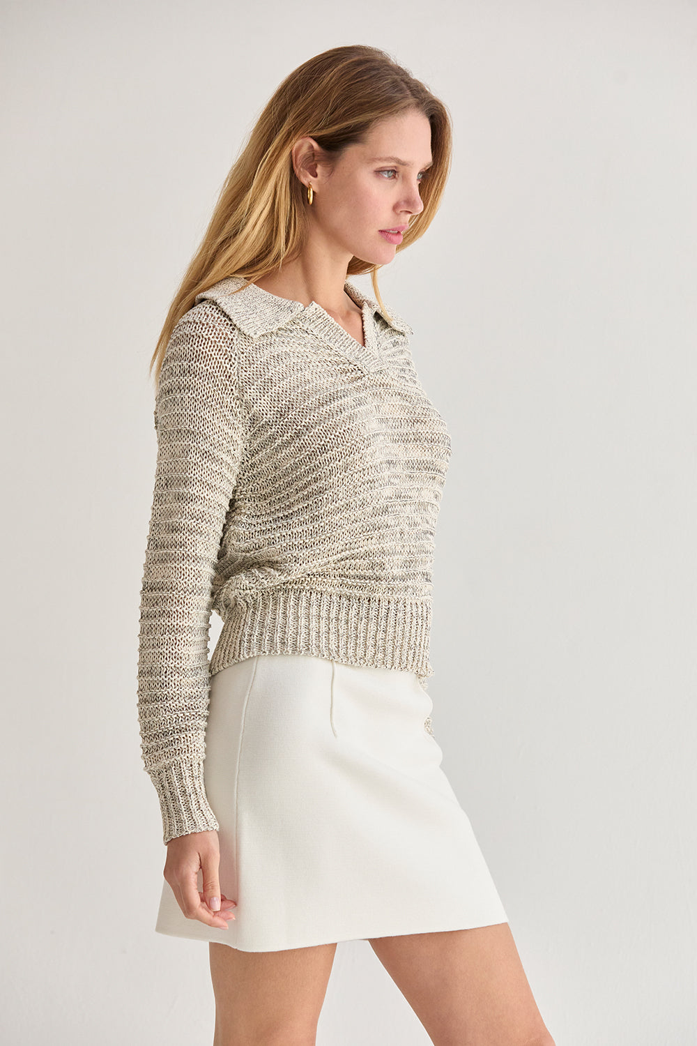 Pull en tricot chiné à col polo et encolure en V, manches longues et coupe décontractée