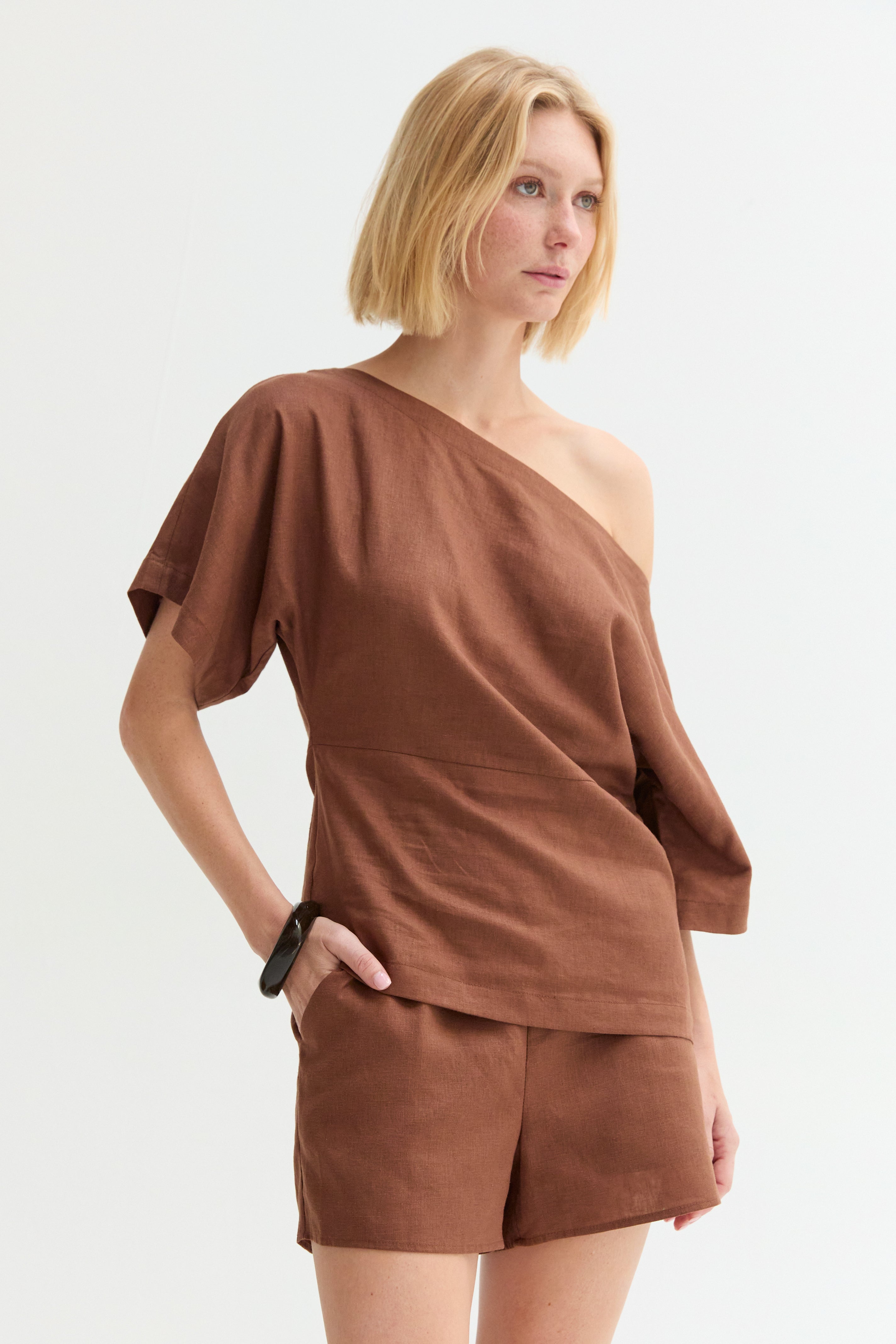Haut asymétrique en mélange de lin
